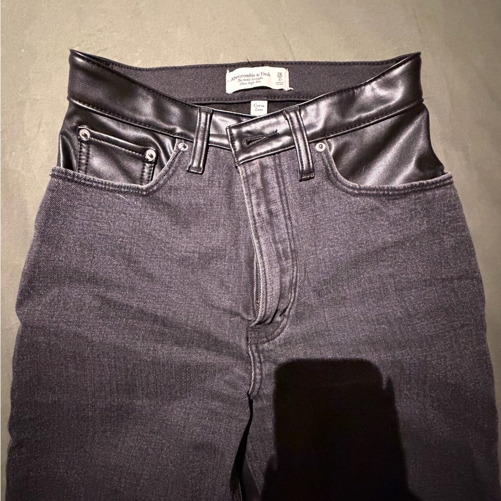 Abercrombie & Fitch Curve Love Black Faux Leather Denim Ankle Straight Jean 2/26